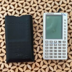 JEPPESEN TECH STAR ELECTRONIC AIRPLANE COMPUTER W/ LEATHER CASE